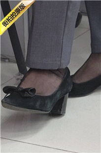 4K-街拍黑丝细跟皮鞋MM[3.05G/MP4]