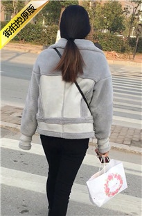 刚下车就遇到一个长腿牛仔街拍美女[111M/MOV]