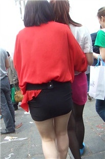 黑色包臀浪女PG太圆太鼓[306M/MP4]