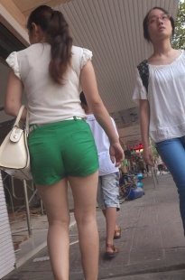 重口味绿色热裤肥臀MM[192M/MTS]