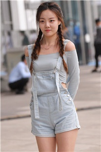 可爱的热裤长腿女孩3A5167[1.37G]