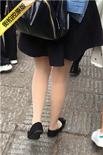 一路跟拍学妹的嫩腿[148M/MOV]