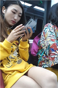 黄衣丝腿美女[187M]