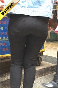 街拍黑色紧裤宽臀漂亮美眉[817M/MOV]