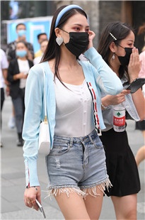 长发飘飘的小姐姐3A7086[875M]