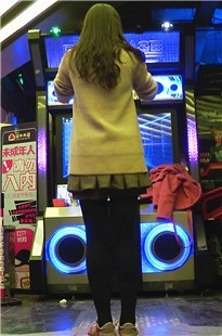 极品黑丝大长腿美女热舞，真让人欲火焚身啊[924M/AVI]