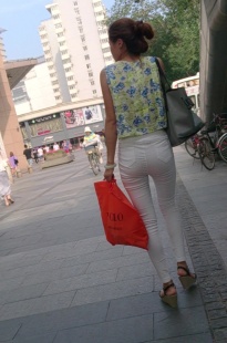 高腰紧身白裤[368M/MP4]