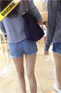 细臀紧身牛仔热裤小妹[129M/MOV]