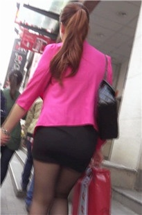 粉红职业装黑丝包臀裙圆臀美眉[232M/MTS]