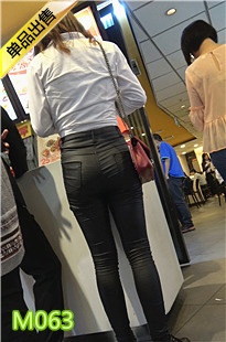 4K-三个黑色紧身皮裤圆润饱满翘臀美眉M063[991M]
