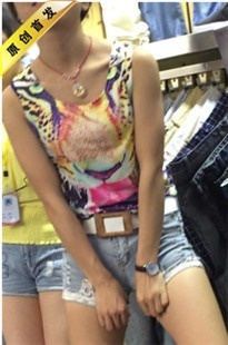 【带子狼原创作品】卖服装的热裤牛仔小妹MP4/1GB]