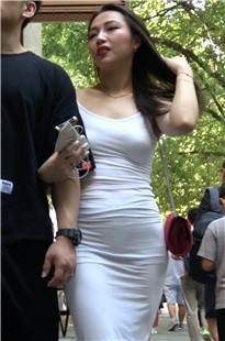 4K-性感紧身白色包屯裙长腿街拍美女DJ624[1.15G]