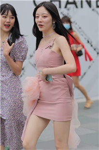 好粉白的美腿美眉3A1179[676M]