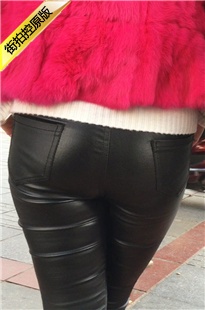 街拍xinggan小妹紧绷皮裤圆润翘臀[325M/MOV]