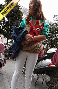 接孩子放学的紧身白裤美妇[338M/MP4]