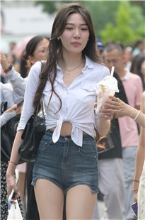 纯天然美腿女生3A6432[3.35G]