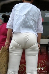 真紧！肥臀勒不勒的啊[168M/AVI]