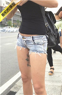 极品热裤翘臀女人等公车[180M/MOV]