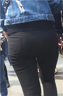 丰满黑裤翘臀美眉肉感十足扭动狂野[230M/MP4]