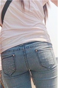 宽臀牛仔MM在等车[170M/MP4]