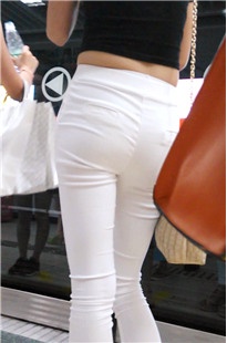 时尚白裤美眉[589M/MP4]