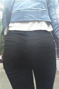 丰满黑裤翘臀美眉扭动的真想捏一把[355M/MP4]