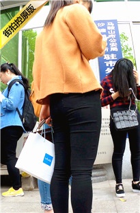 极品紧身黑裤大学妹子大腿叉开三角任你拍[1.77G/MP4]