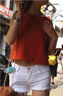 长腿热裤美女已经开发成这样[977M/AVI]