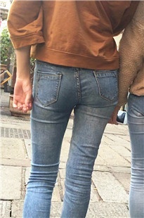 街拍紧臀蓝牛少女[250M/MOV]