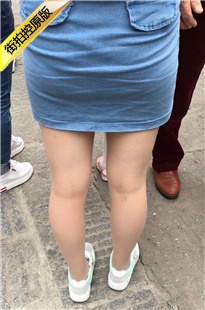 牛仔短裙包臀短裙美眉[184M/MOV]