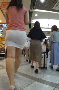 粉色上衣白色包屯短裙高跟大腿丰屯OL[1.1G]