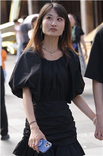 夏天也能偶遇肉丝女士3A6584[1.14G]