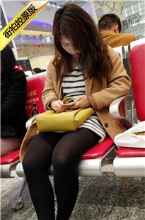 4K-车站候车的黑丝丰满美眉[560M/MP4]