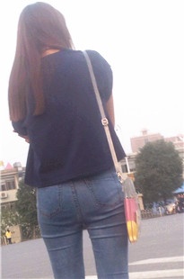 长腿牛仔裤极品美女[140M/MP4]