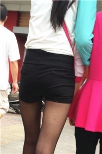 高挑的长腿黑丝热裤小妹[264M/MOV]