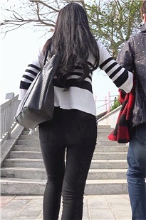 大PG靓丽小妹上楼梯[218M/MP4]