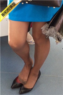 【醉爱作品】肉丝黑高制服MM左右开弓晾丝腿[219M/MOV]