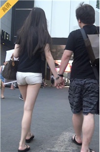 米白色贴身超短裤美眉[399M/AVI]