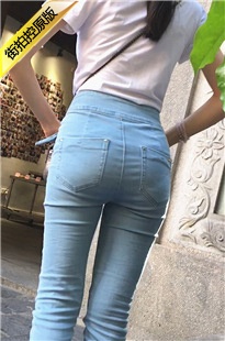 街拍蓝色牛仔裤翘臀美眉[143M/MOV]