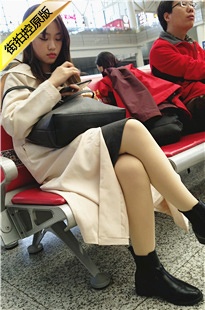 4K-高铁站候车的灰色短裙肉丝高跟清纯美女[608M/MP4]