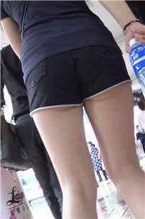 丰满热裤MM，夹得非常紧[361M/MTS]