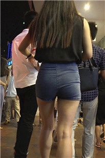 高跟紧臀牛仔热裤[233M/MP4]