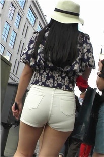 【七天原创作品】白短裤翘臀美眉[856M/MP4]