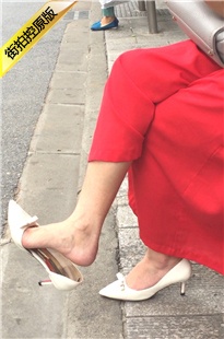 【醉爱作品】红衣高跟MM挑鞋[139M/MOV]