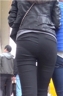 黑色紧身裤美眉丰满肉感身材好[232M/MTS]