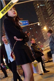 街拍豹纹鞋子极品长腿黑丝美女[354M/MP4]