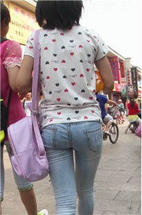 超长篇紧牛美眉，臀部肉肉的感觉[530M/MP4]