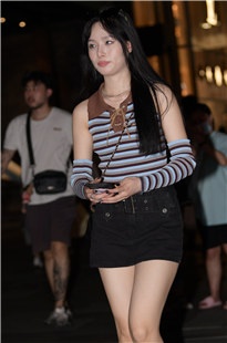 肌肤白，穿啥都这么迷人3A5636[1.39G]