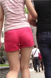 粉色热裤小妹，白嫩小腿确实好看[531M/MTS]