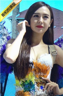 街拍极品内衣美女[776M/MTS]